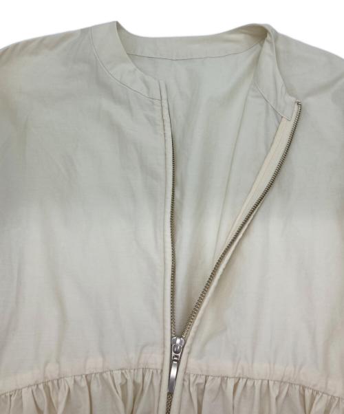 Adam et Rope（アダム エ ロペ）Adam et Rope (アダム エ ロペ) ペプラムジップブラウス ベージュ サイズ:FREEの古着・服飾アイテム