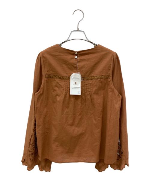 SHIPS any（シップスエニィ）SHIPS any (シップスエニィ) スカラップ カットワーク レース ピンタック ブラウス ブラウン サイズ:FREE 未使用品の古着・服飾アイテム