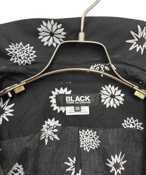BLACK COMME des GARCONS（ブラックコムデギャルソン）BLACK COMME des GARCONS (ブラックコムデギャルソン) グラフィック ラッフルシャツ ブラック サイズ:XSの古着・服飾アイテム
