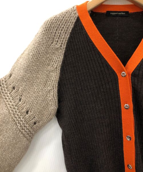 support surface（サポートサーフェス）support surface (サポートサーフェス) バイカラー Vネック カーディガン ベージュ サイズ:2の古着・服飾アイテム