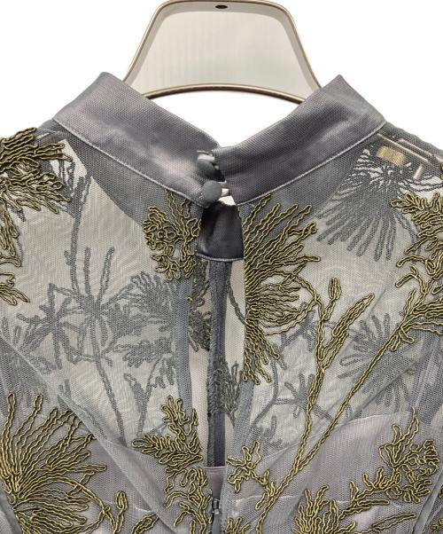 FRAY ID（フレイ アイディー）FRAY ID (フレイ アイディー) コードエンブロイダリードレス グレーの古着・服飾アイテム