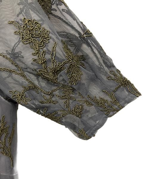 FRAY ID（フレイ アイディー）FRAY ID (フレイ アイディー) コードエンブロイダリードレス グレーの古着・服飾アイテム