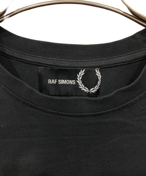 FRED PERRY（フレッドペリー）FRED PERRY (フレッドペリー) RAF SIMONS (ラフシモンズ) Tシャツ ブラック サイズ:Mの古着・服飾アイテム