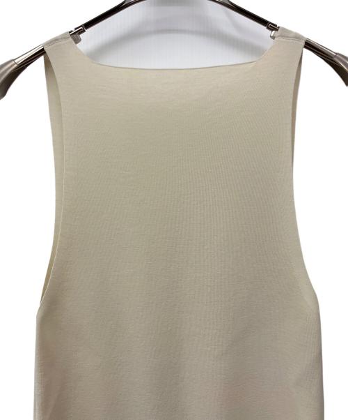 AURALEE（オーラリー）AURALEE (オーラリー) WOOL RECYCLE POLYESTER HIGH GAUGE RIBKNIT DRESS ベージュの古着・服飾アイテム
