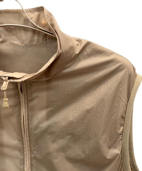 DAIWA PIER39（ダイワ ピア39）DAIWA PIER39 (ダイワ ピア39) REVERSIBLE WIND SHIELD VEST ベージュ サイズ:Ｓの古着・服飾アイテム