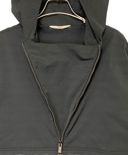 VALENTINO（ヴァレンティノ）VALENTINO (ヴァレンティノ) VLTN プルオーバージャケット ブラック サイズ:46の古着・服飾アイテム