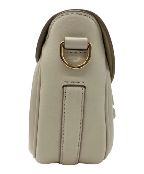 MARC JACOBS（マークジェイコブズ）MARC JACOBS (マークジェイコブズ) THE LEATHER COVERED J MARC SADDLE BAG SMALL アイボリーの古着・服飾アイテム