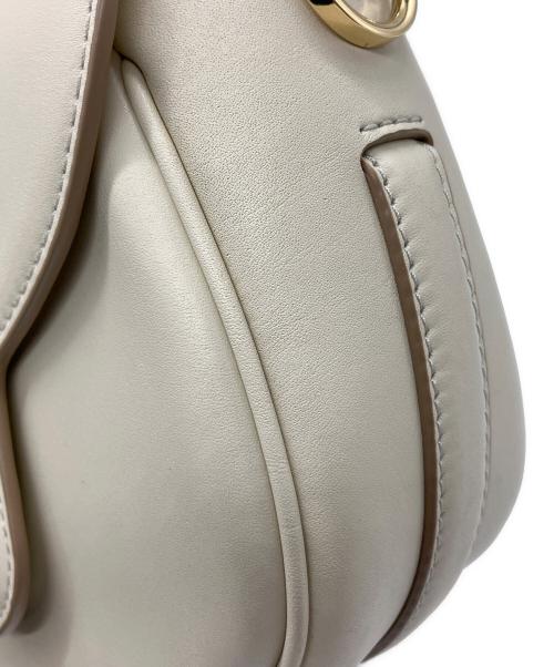 MARC JACOBS（マークジェイコブズ）MARC JACOBS (マークジェイコブズ) THE LEATHER COVERED J MARC SADDLE BAG SMALL アイボリーの古着・服飾アイテム