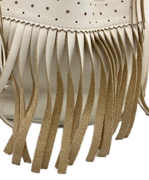J&M DAVIDSON（ジェイ＆エム デヴィッドソン）J&M DAVIDSON (ジェイ＆エム デヴィッドソン) フリンジショルダーバッグ ホワイトの古着・服飾アイテム