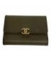 CHANEL（シャネル）の古着「ココマーク 3つ折り カードケース」｜カーキ