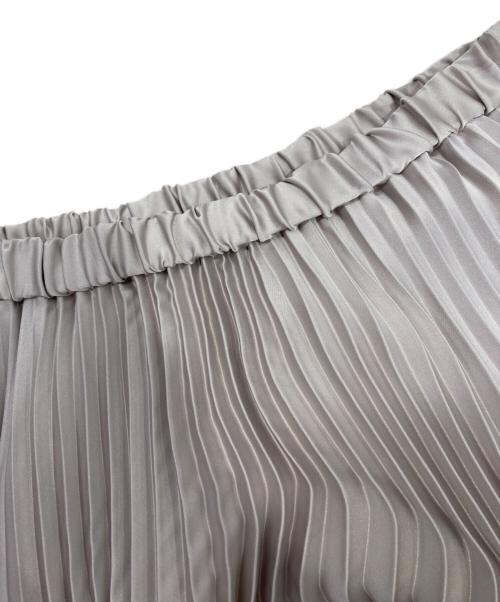 UNITED ARROWS（ユナイテッドアローズ）UNITED ARROWS (ユナイテッドアローズ) サテンアコーディオンプリーツスカート アイボリー サイズ:38 未使用品の古着・服飾アイテム