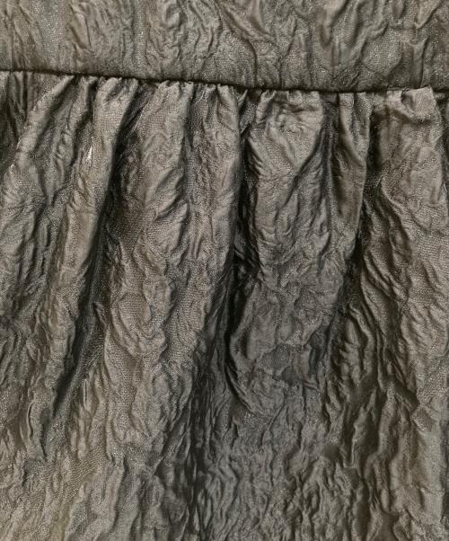 SHIPS（シップス）SHIPS (シップス) フラワー エンボス キャミ ワンピース ブラック サイズ:Freeの古着・服飾アイテム