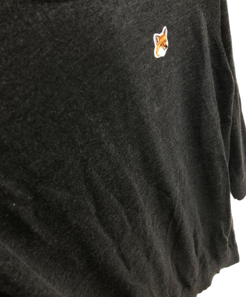 maison kitsune（メゾンキツネ）MAISON KITSUNE (メゾンキツネ) FOX HEAD パッチニットワンピース グレー サイズ:XSの古着・服飾アイテム