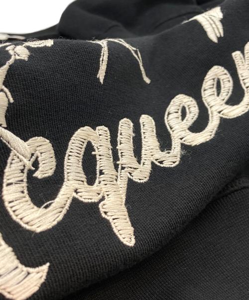 ALEXANDER McQUEEN（アレキサンダーマックイーン）ALEXANDER McQUEEN (アレキサンダーマックイーン) フローラススカル刺繍スウェット ブラック サイズ:Sの古着・服飾アイテム