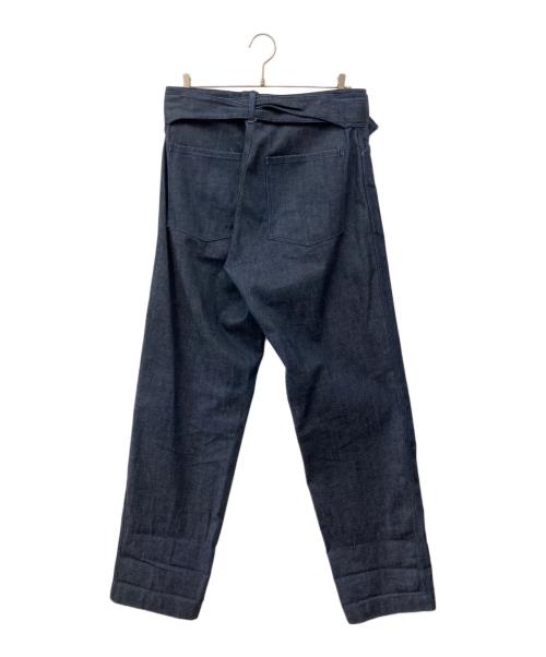 COMOLI（コモリ）COMOLI (コモリ) ベルテッド デニムパンツ インディゴの古着・服飾アイテム