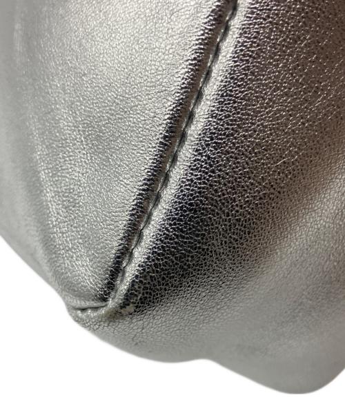 J&M DAVIDSON（ジェイ＆エム デヴィッドソン）J&M DAVIDSON (ジェイ＆エム デヴィッドソン) リップスティックポシェット シルバーの古着・服飾アイテム