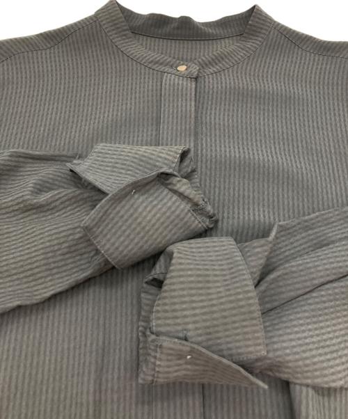 23区（ニジュウサンク）23区 (ニジュウサンク) ドレープドビークロス チュニック ブラウス グレー サイズ:38の古着・服飾アイテム