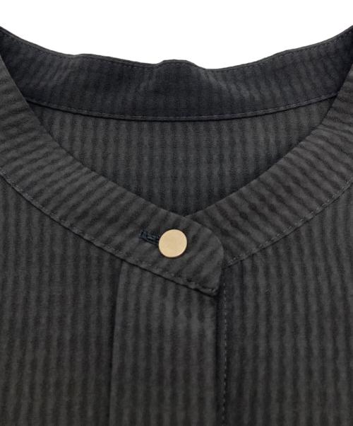 23区（ニジュウサンク）23区 (ニジュウサンク) ドレープドビークロス チュニック ブラウス グレー サイズ:38の古着・服飾アイテム