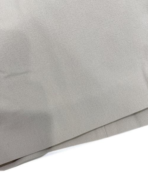 HUMAN WOMAN（ヒューマンウーマン）HUMAN WOMAN (ヒューマンウーマン) 吊り付きスカート ベージュ サイズ:M 未使用品の古着・服飾アイテム