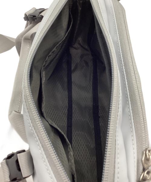 CIE（シー）CIE (シー) GRID3 2WAY SLING BAG ライトグレーの古着・服飾アイテム