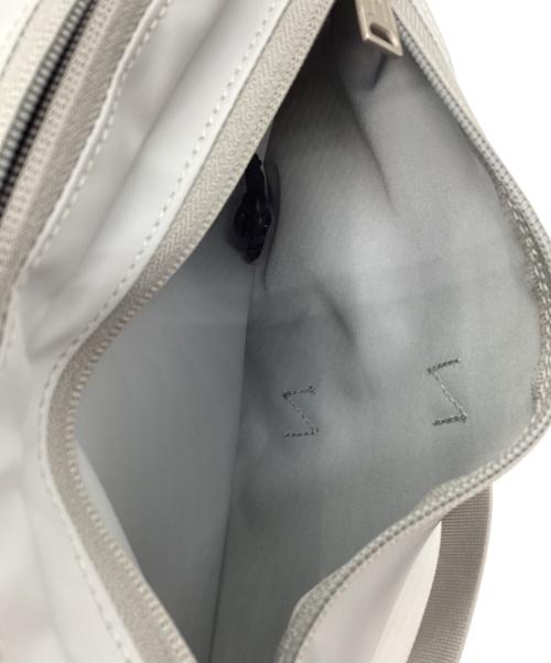 CIE（シー）CIE (シー) GRID3 2WAY SLING BAG ライトグレーの古着・服飾アイテム
