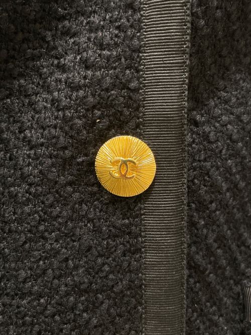 CHANEL（シャネル）CHANEL (シャネル) ココボタンツイードセットアップ ブラック×ゴールド サイズ:FREEの古着・服飾アイテム