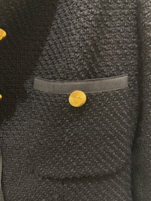 CHANEL（シャネル）CHANEL (シャネル) ココボタンツイードセットアップ ブラック×ゴールド サイズ:FREEの古着・服飾アイテム
