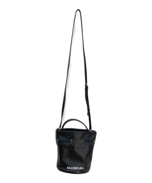 BALENCIAGA（バレンシアガ）BALENCIAGA (バレンシアガ) エブリデイ ドローストリングバケットバッグ ブラック サイズ:-の古着・服飾アイテム