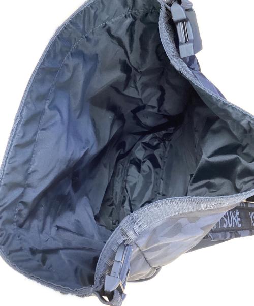 maison kitsune（メゾンキツネ）MAISON KITSUNE (メゾンキツネ) EASTPAK (イーストパック) MK TOPROLL BACKPACK ブラック 未使用品の古着・服飾アイテム