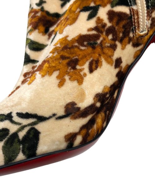 Christian Louboutin（クリスチャン・ルブタン）Christian Louboutin (クリスチャン・ルブタン) Velvet Red Sole Bootie ベージュ サイズ:35の古着・服飾アイテム