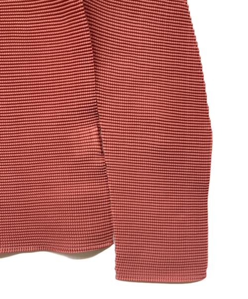 me ISSEY MIYAKE（ミーイッセイ ミヤケ）me ISSEY MIYAKE (ミーイッセイ ミヤケ) ボトルネックプリーツカットソー ピンク サイズ:‐の古着・服飾アイテム