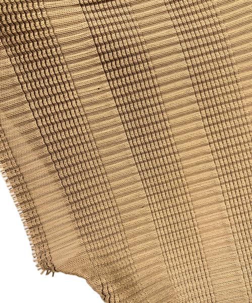 me ISSEY MIYAKE（ミーイッセイ ミヤケ）me ISSEY MIYAKE (ミーイッセイ ミヤケ) プリーツカットソー ブラウン サイズ:FREEの古着・服飾アイテム