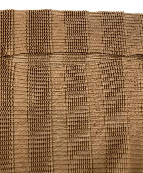 me ISSEY MIYAKE（ミーイッセイ ミヤケ）me ISSEY MIYAKE (ミーイッセイ ミヤケ) プリーツカットソー ブラウン サイズ:FREEの古着・服飾アイテム