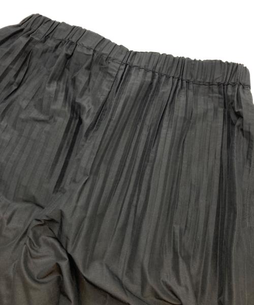 慈雨（ジウ）慈雨 (ジウ) プリーツパンツ ブラック サイズ:40の古着・服飾アイテム