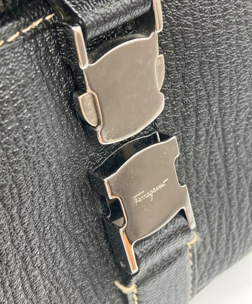 Salvatore Ferragamo（サルヴァトーレ フェラガモ）Salvatore Ferragamo (サルヴァトーレ フェラガモ) セミショルダーバッグ ブラックの古着・服飾アイテム