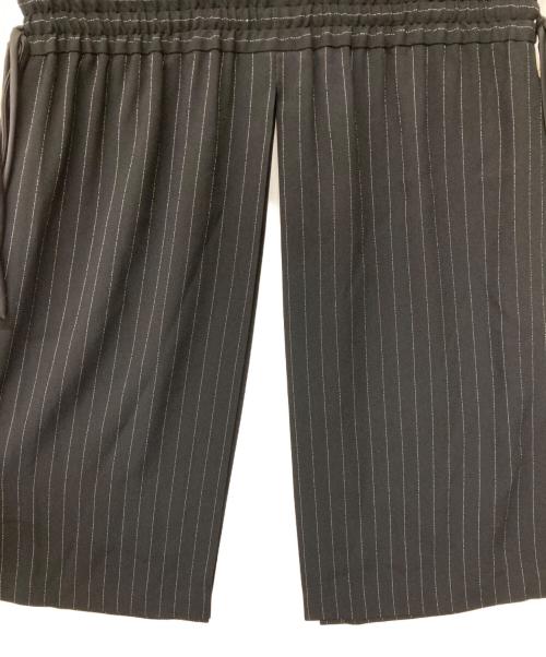 ADORE（アドーア）ADORE (アドーア) バックサテンストライプロングブラウス ブラック サイズ:38の古着・服飾アイテム