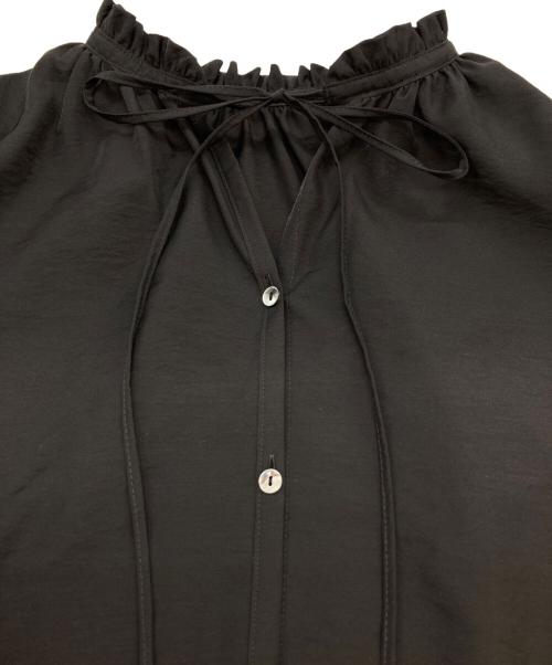 Spick and Span（スピック＆スパン）Spick and Span (スピックアンドスパン) ハイブリットフリルカラーボリュームスリーブブラウス ブラック サイズ:FREEの古着・服飾アイテム