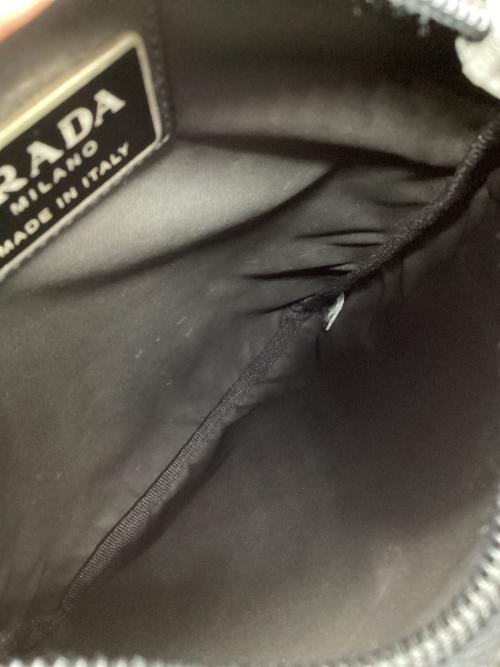 PRADA（プラダ）PRADA (プラダ) ナイロンショルダーバッグ ブラックの古着・服飾アイテム