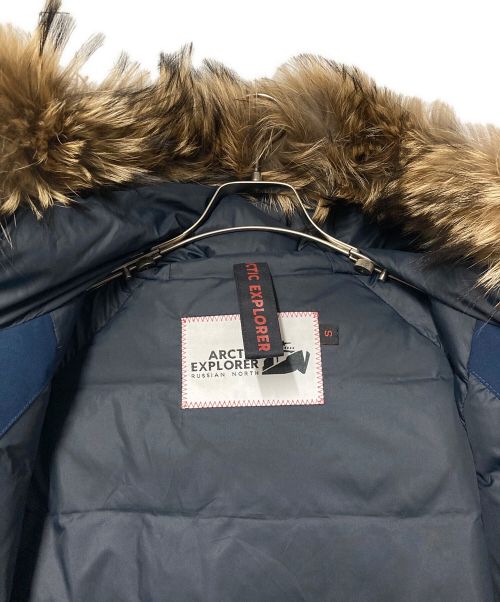 ARCTIC EXPLORER（アークティックエクスプローラー）ARCTIC EXPLORER (アークティックエクスプローラー) CHILL ファーフーデット ダウンコート  ネイビー サイズ:Sの古着・服飾アイテム