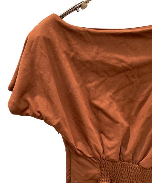 anuans（アニュアンス）anuans (アニュアンス) ワンショルダードレープカットワンピース ブラウン サイズ:S 未使用品の古着・服飾アイテム