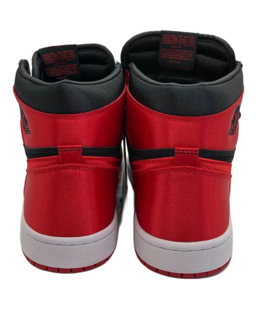 NIKE（ナイキ）NIKE (ナイキ) WMNS AIR JORDAN 1 RETRO HIGH OG SATIN BRED ブラック×レッド サイズ:28cm 未使用品の古着・服飾アイテム