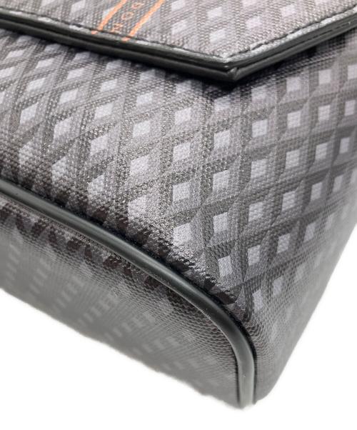 dunhill（ダンヒル）dunhill (ダンヒル) エンジンターン PVC フラップ ショルダーバッグの古着・服飾アイテム