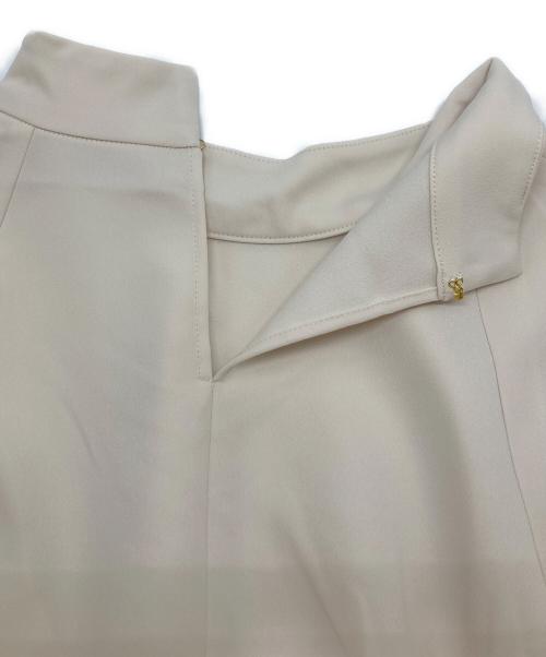 Noble（ノーブル）Noble (ノーブル) バウンスサテンドレープショルダーブラウス オフホワイト サイズ:FREEの古着・服飾アイテム