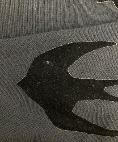 MCQ（マックキュー）MCQ (マックキュー) ツバメプリント クルーネックスウェット ブラック サイズ:Sの古着・服飾アイテム