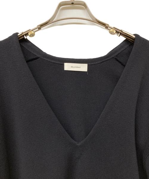 SOLAMONAT（ソラモナ）SOLAMONAT (ソラモナ) ウエハースニットワイドスリーブVネックプルオーバー ネイビー サイズ:Freeの古着・服飾アイテム