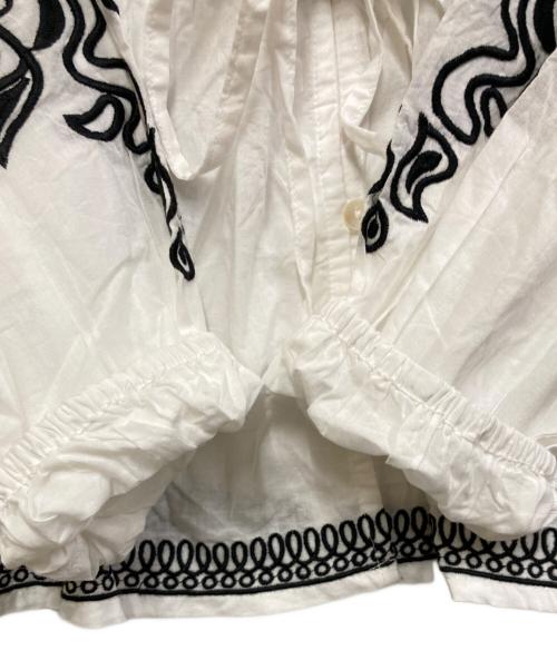 SLOBE IENA（スローブ イエナ）SLOBE IENA (スローブ イエナ) ﾌﾗﾜｰ刺繍ﾍﾟﾌﾟﾗﾑﾌﾞﾗｳｽ ホワイト サイズ:FREEの古着・服飾アイテム