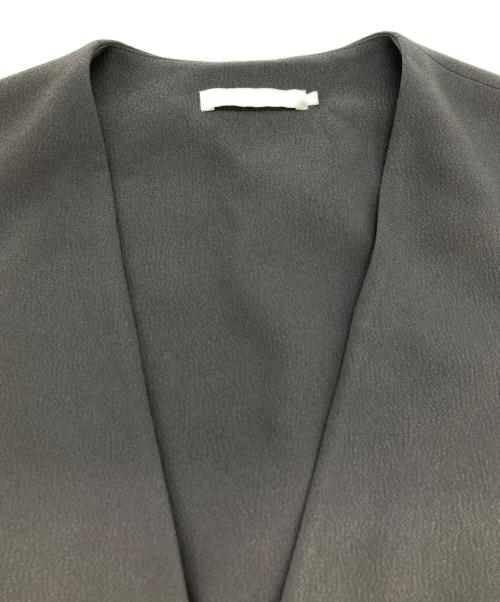 icB（アイシービー）icB (アイシービー) BackSatinGeorgetteノーカラージレ グレー サイズ:4の古着・服飾アイテム