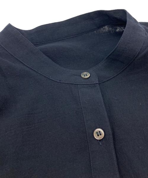 FRAMeWORK（フレームワーク）FRAMeWORK (フレームワーク) 24SS コットンボイルギャザーバンドカラー ネイビー サイズ:-の古着・服飾アイテム