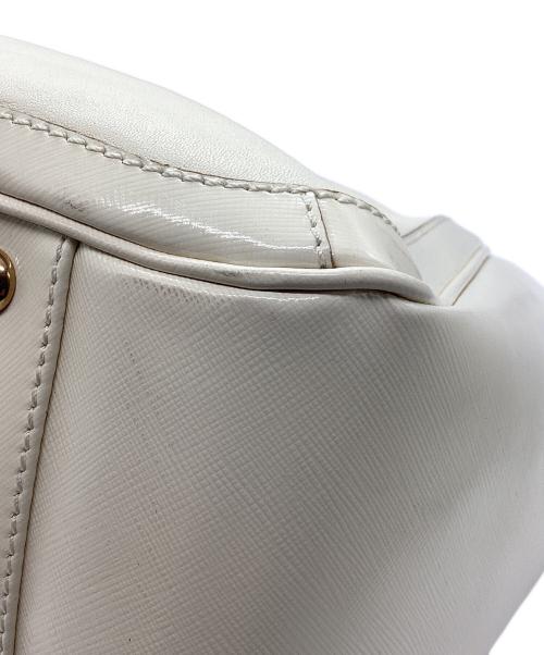 Salvatore Ferragamo（サルヴァトーレ フェラガモ）Salvatore Ferragamo (サルヴァトーレ フェラガモ) チェーントートバッグ アイボリーの古着・服飾アイテム