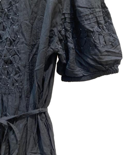 TSUHARU by samansa Mos2（ツハル バイ サマンサモスモス）TSUHARU by Samansa Mos2 (ツハル バイ サマンサモスモス) ハンドスモッキング配色ワンピース ブラック サイズ:Fの古着・服飾アイテム